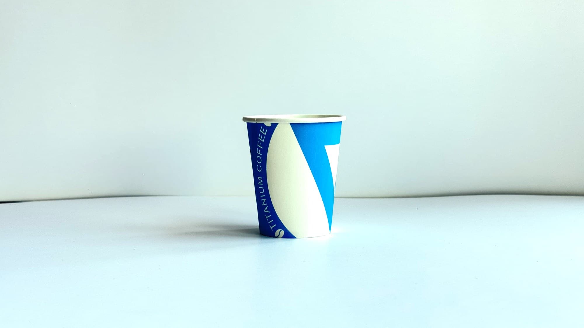 Синя картонена чаша Titanium Coffee